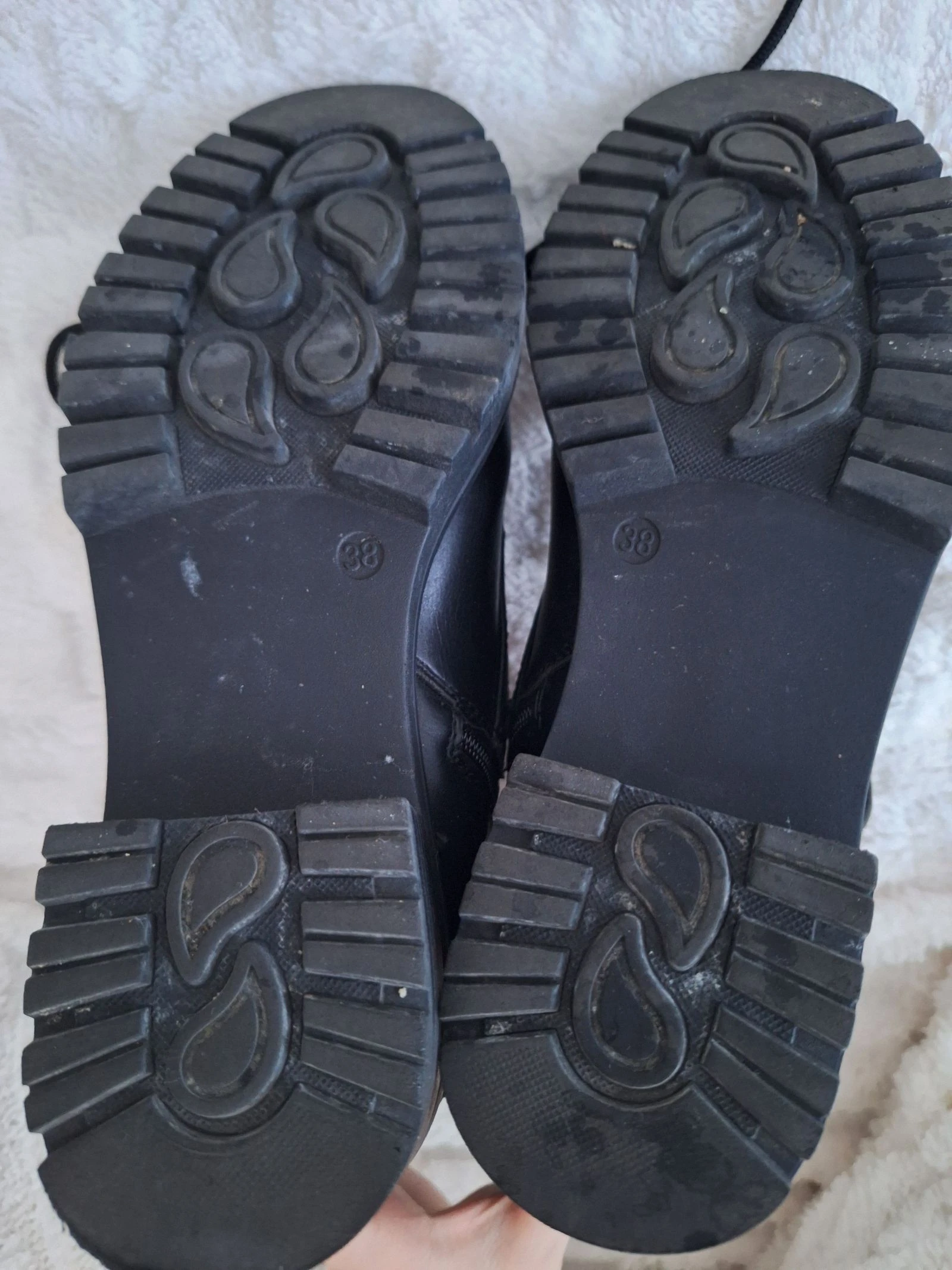 Botas de cano baixo pretas com detalhes dourados tamanho 38 – photo 5
